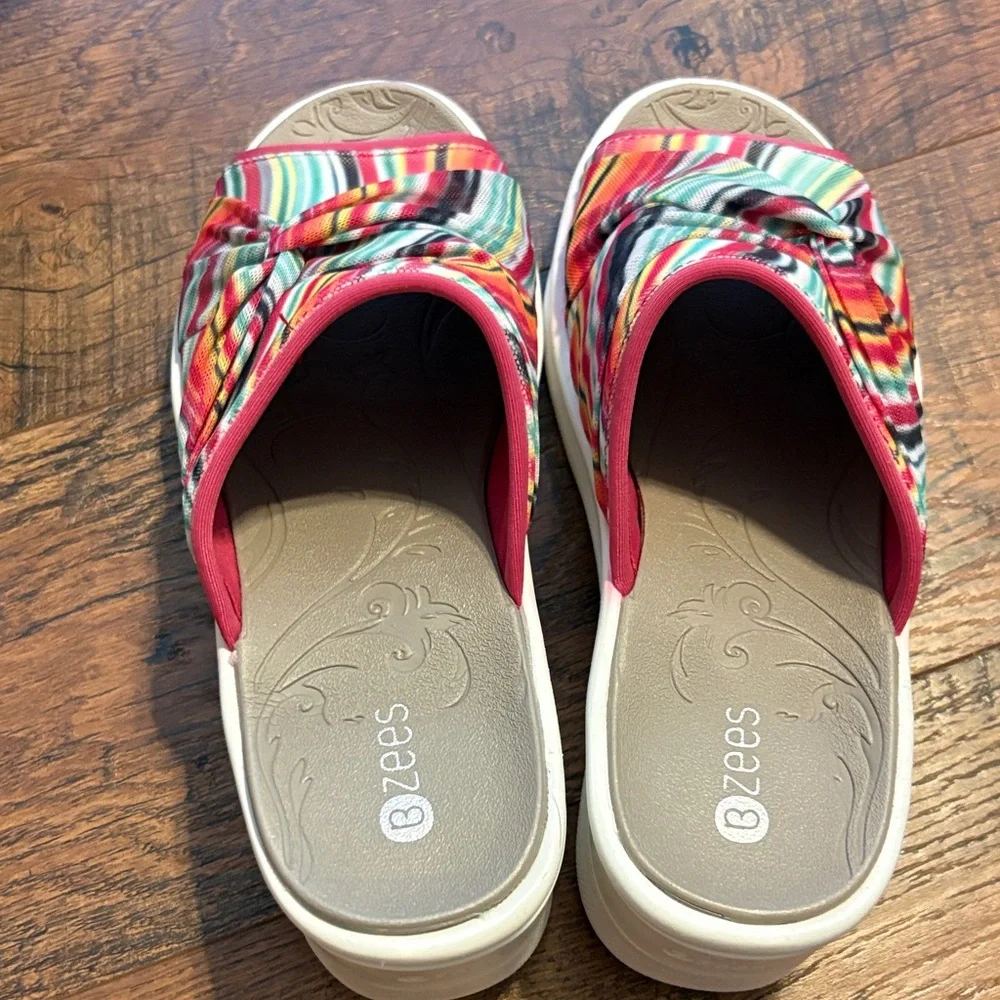 Bzees Women's Colorful Striped sandals new with box! - Picture 5 of 8
